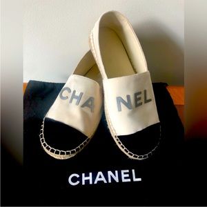Chanel flats Authentic